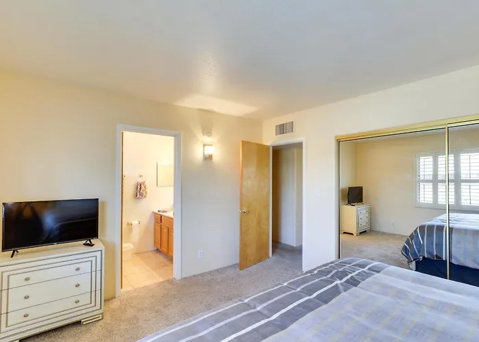 Bright W/ Patio By Rillito River Path!