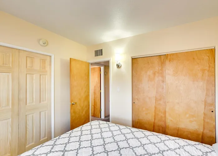 Holiday home Bright W/ Patio By Rillito River Path! *