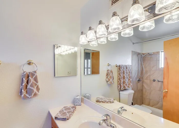 Bright W/ Patio By Rillito River Path! Holiday home Tucson